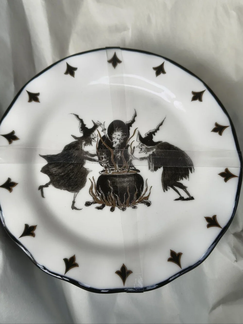 Set of 4 Potters Studio Witches With Cauldron Dessert/Appetizer Plates